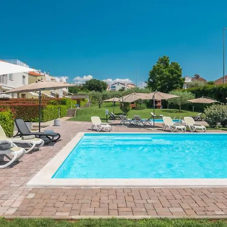 Maj - Ana - Luxury Family With Pool Apartment Porec