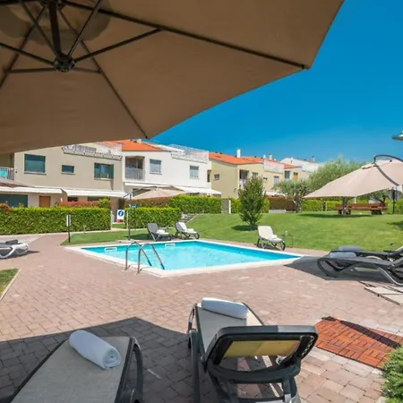 Maj - Ana - Luxury Family With Pool Apartment